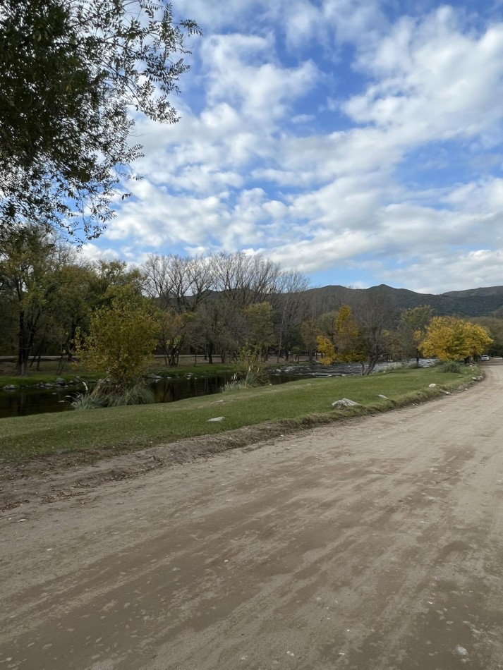 CASA + CABAÑA A UNA CUADRA DEL RIO
