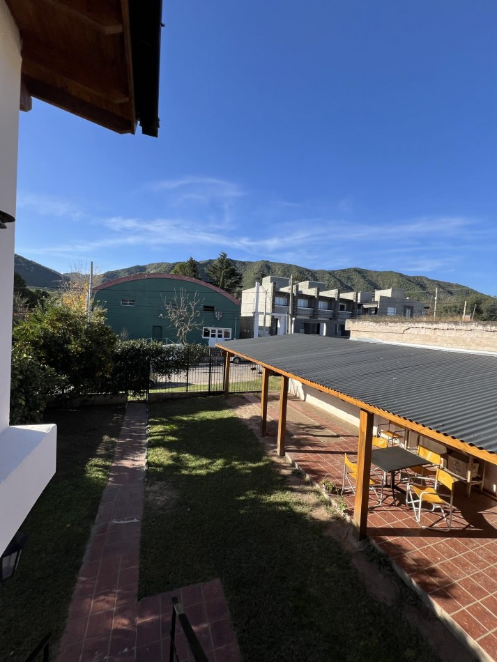 CASA + DOS DEPARTAMENTOS