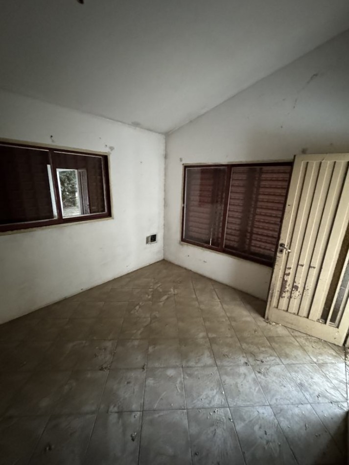 CASA A REFACCIONAR- BARRIO EL RETIRO- 3 CUADRAS DEL CENTRO- STA ROSA