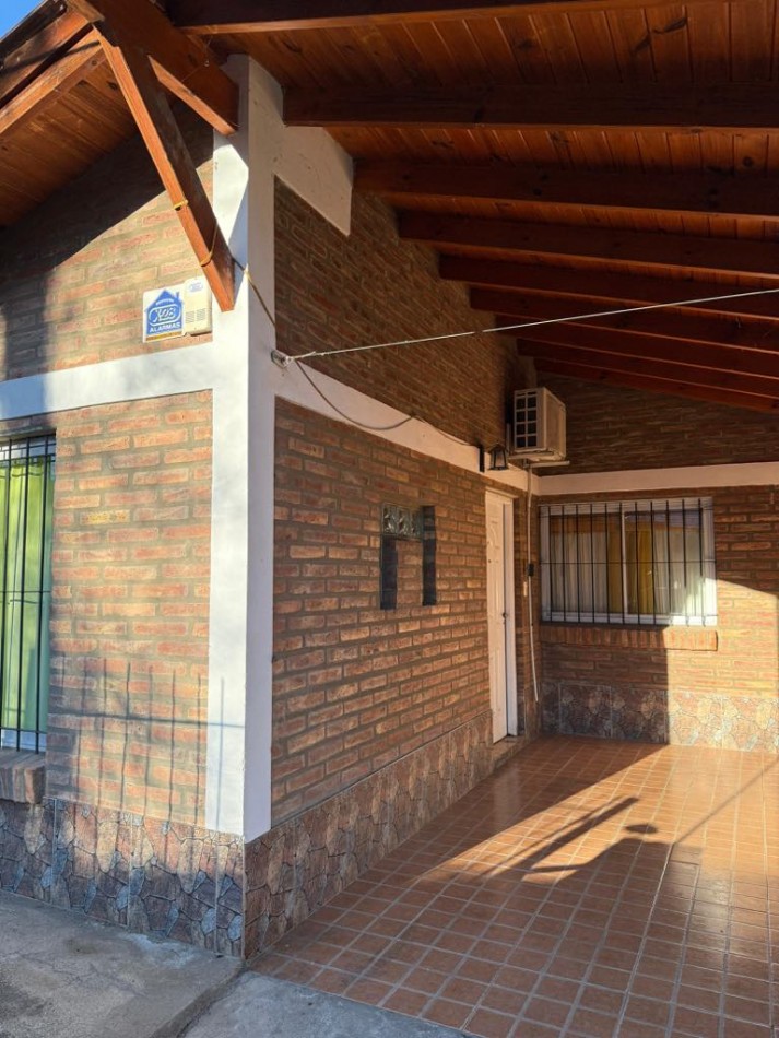 Complejo de 3 Cabañas- Gas natural y a una cuadra del Rio Santa Rosa