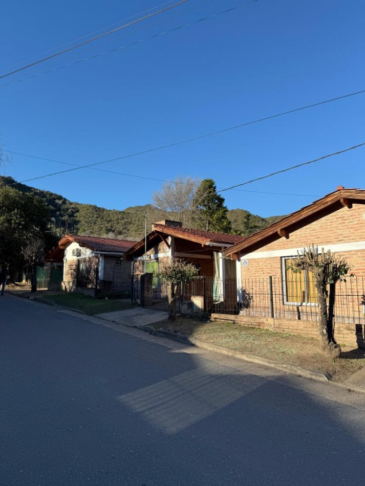 Complejo de 3 Cabañas- Gas natural y a una cuadra del Rio Santa Rosa