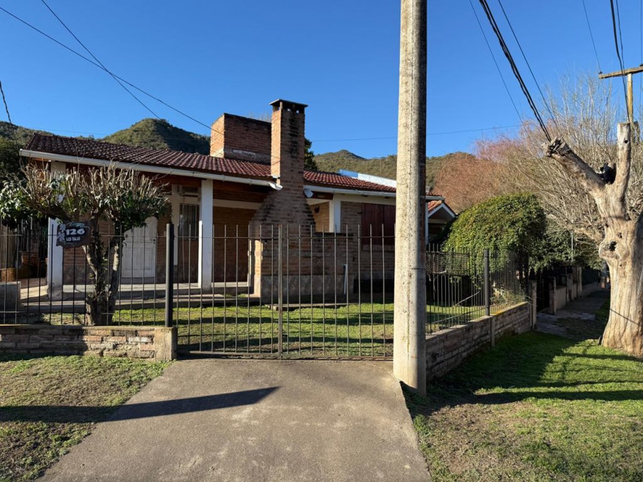 Complejo de 3 Cabañas- Gas natural y a una cuadra del Rio Santa Rosa