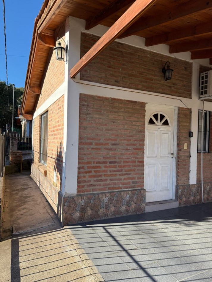Complejo de 3 Cabañas- Gas natural y a una cuadra del Rio Santa Rosa