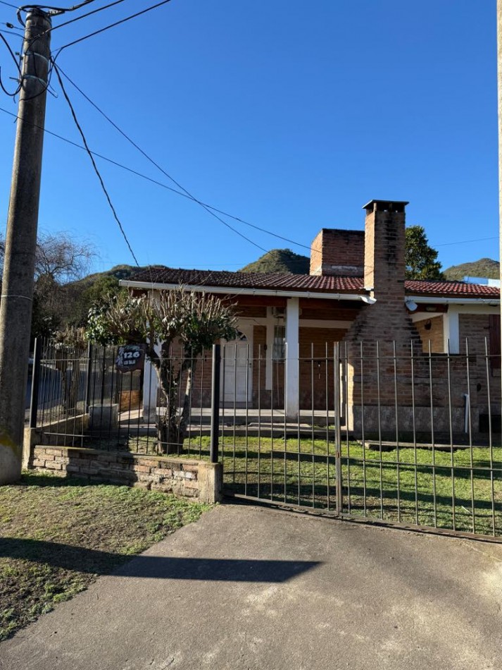Complejo de 3 Cabañas- Gas natural y a una cuadra del Rio Santa Rosa