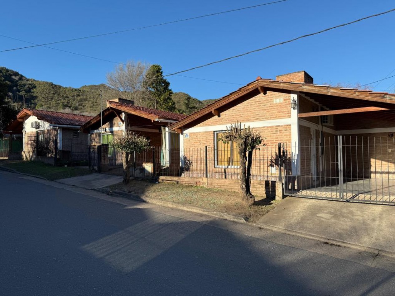 Complejo de 3 Cabañas- Gas natural y a una cuadra del Rio Santa Rosa