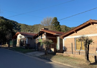 Complejo de 3 Cabañas- Gas natural y a una cuadra del Rio Santa Rosa